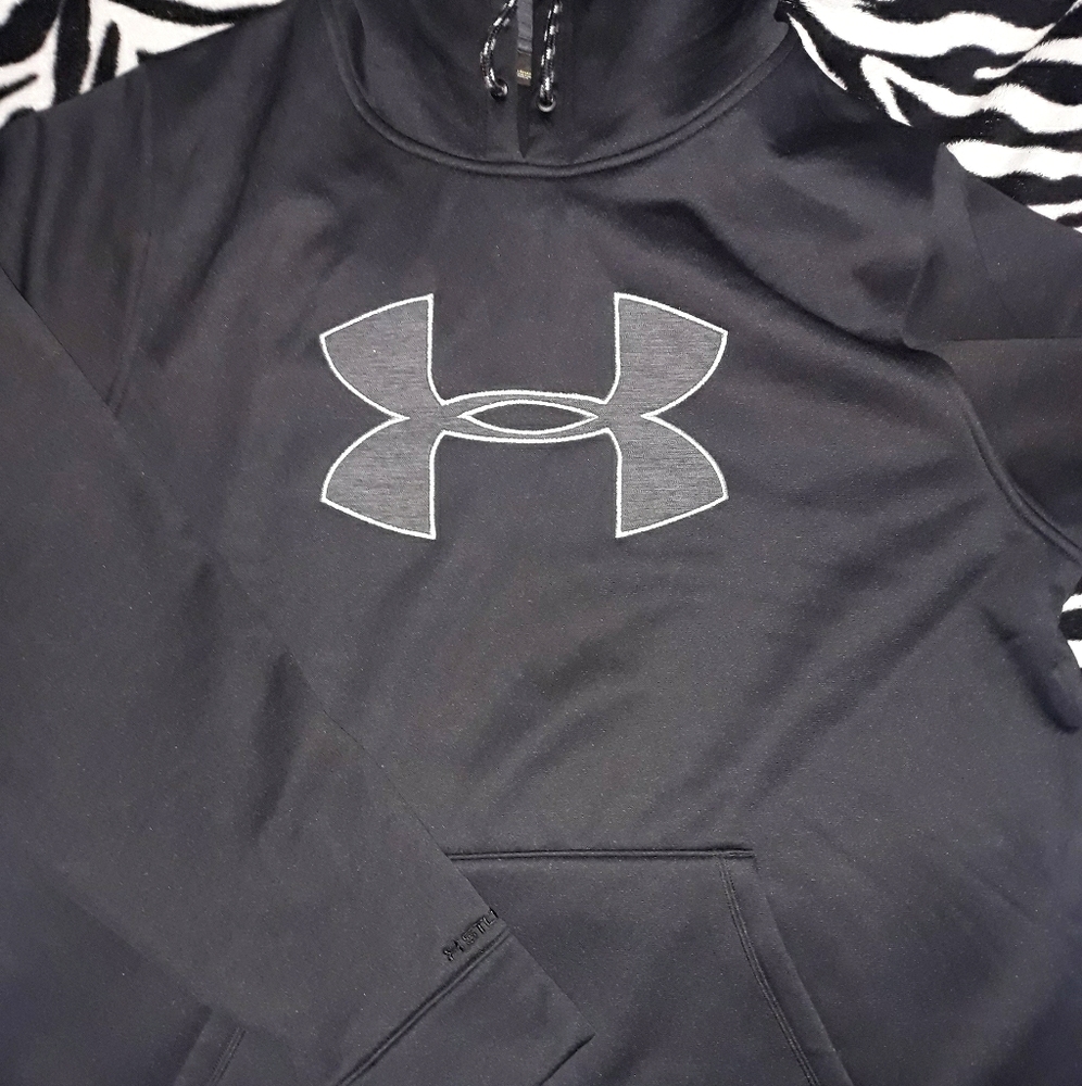 Black Under Armour Hoodie/sweatshirt